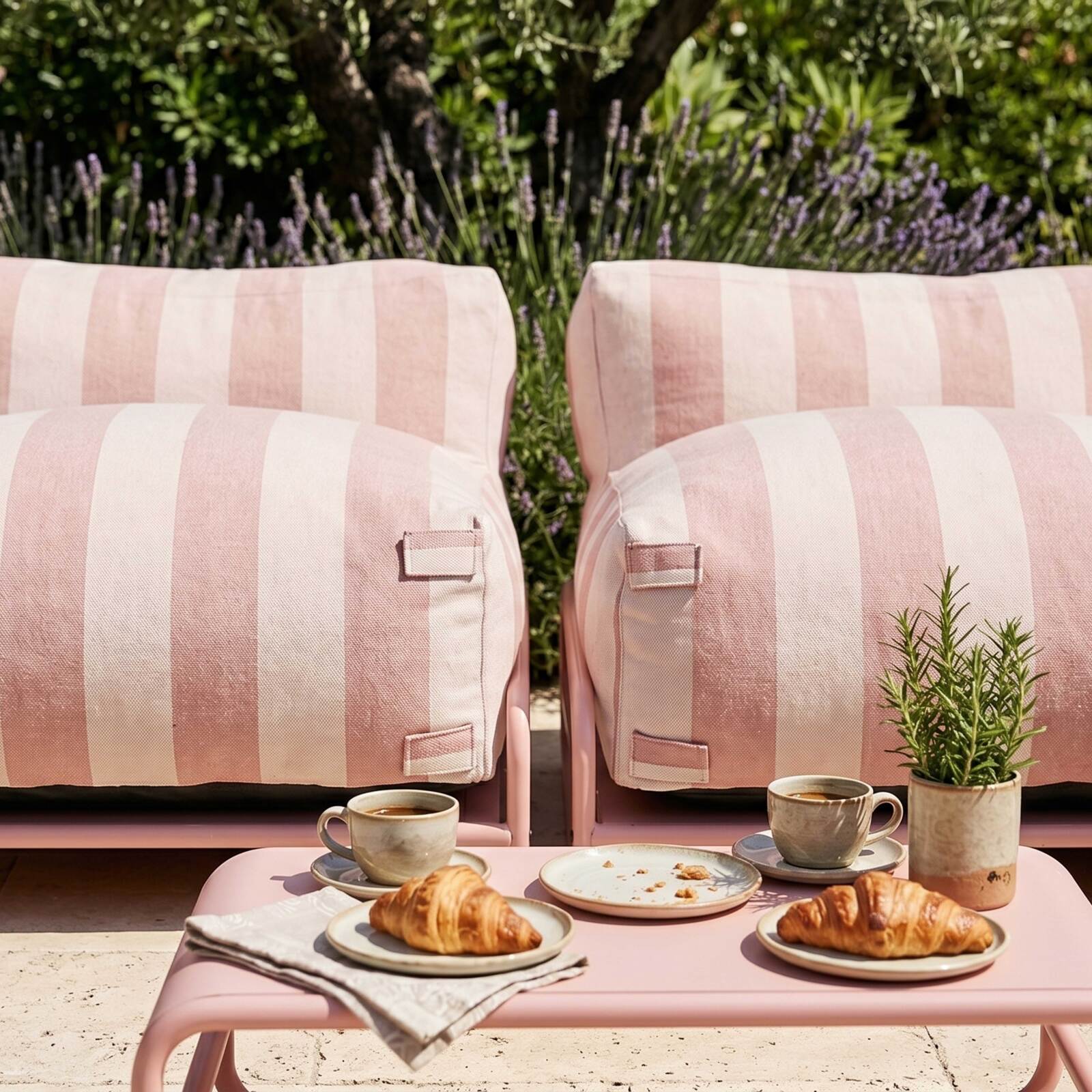 Modulare Gartenmöbel, gestreift für 4 Personen mit Gestell, 3 Sesseln, 1 Pouf und Couchtisch
