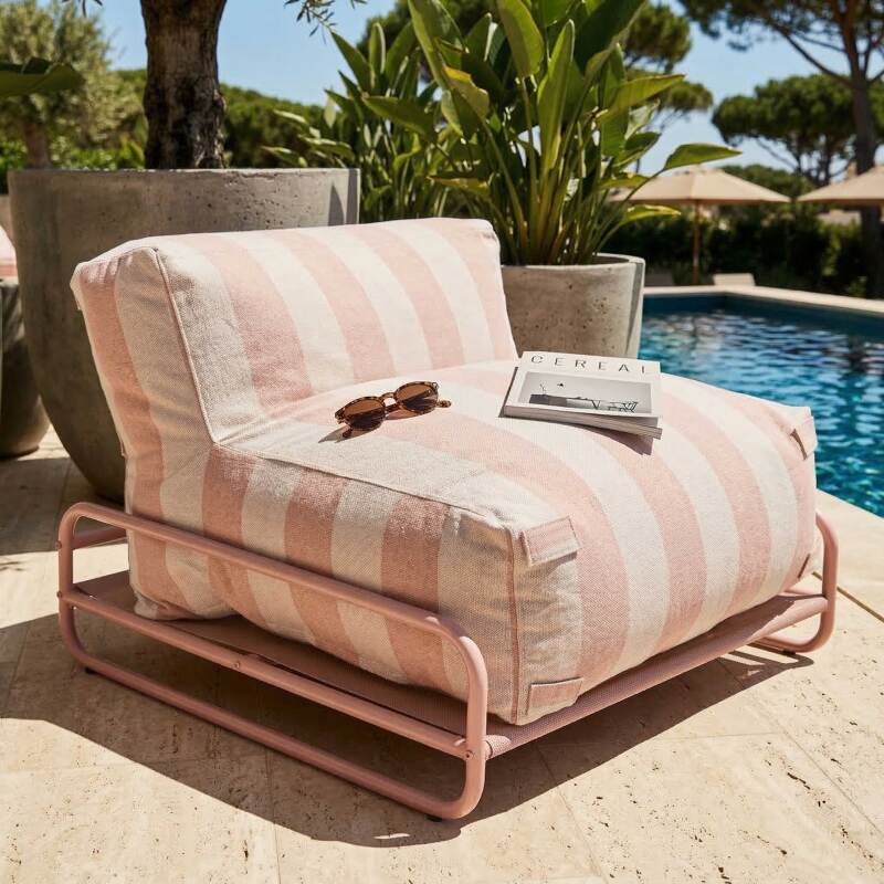Modulare Gartenmöbel, gestreift für 4 Personen mit Gestell, 3 Sesseln, 1 Pouf und Couchtisch (4/7)