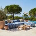 Sessel im gestreiften Design für ein modulares Outdoor-Sofa