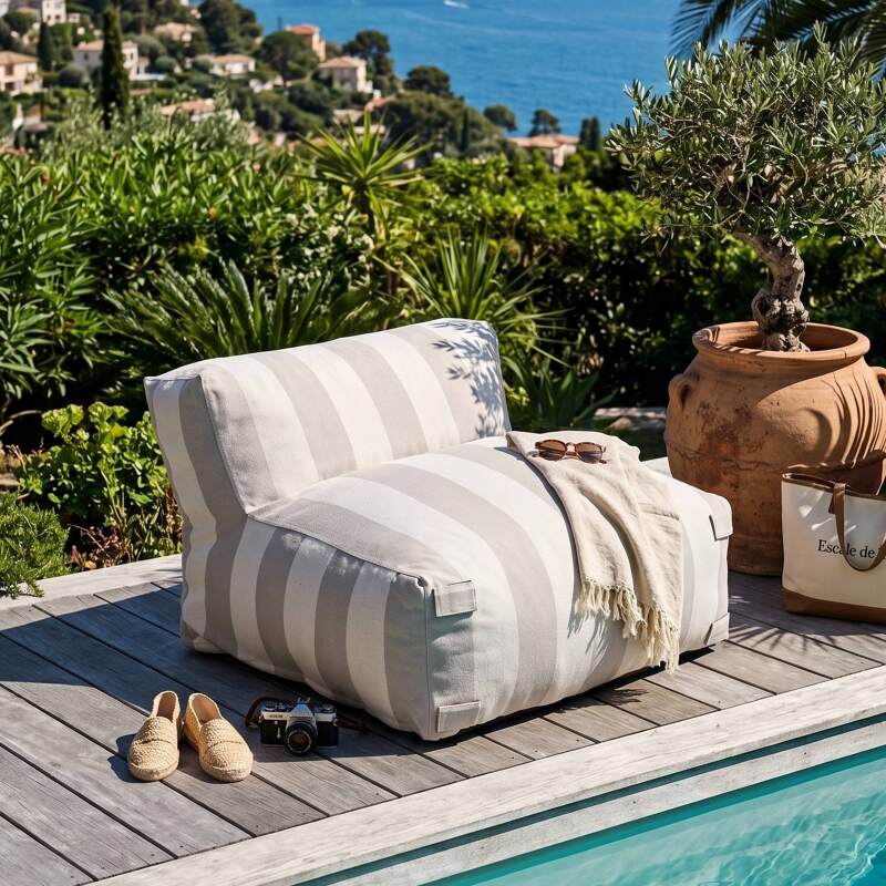 Sessel im gestreiften Design für ein modulares Outdoor-Sofa