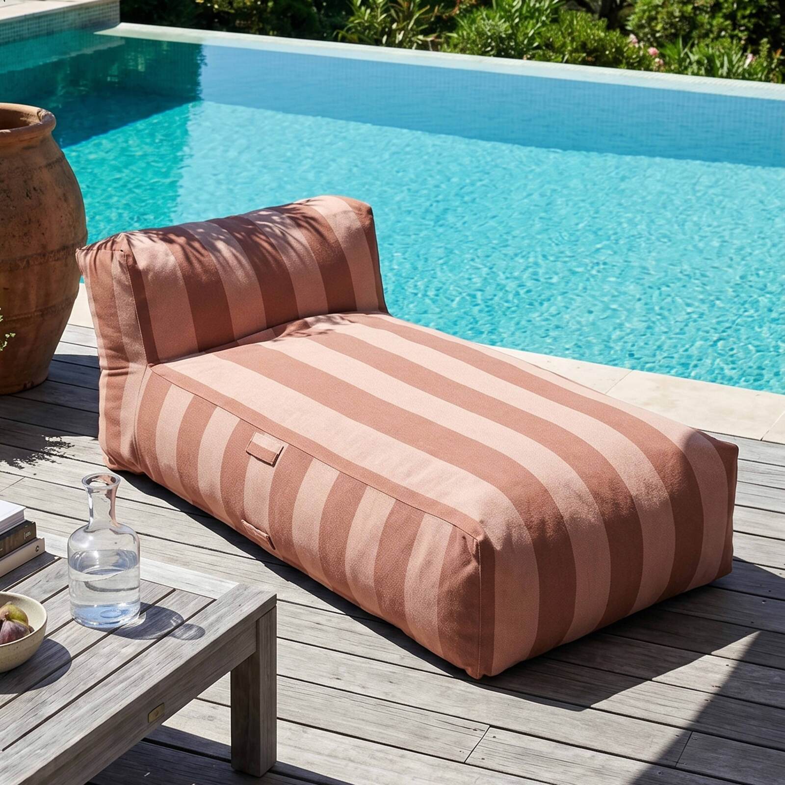 Chaiselongue im gestreiften Design für ein modulares Outdoor-Sofa