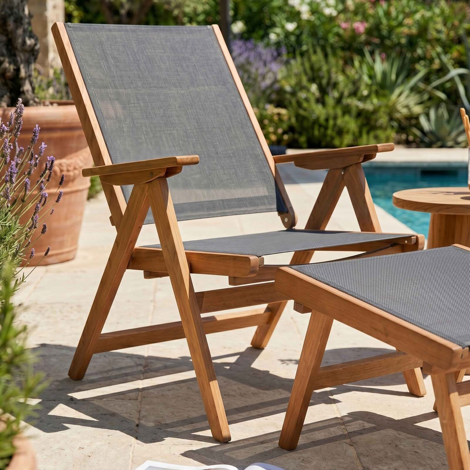 Relax Gartensessel aus Eukalyptusholz mit Fußstütze