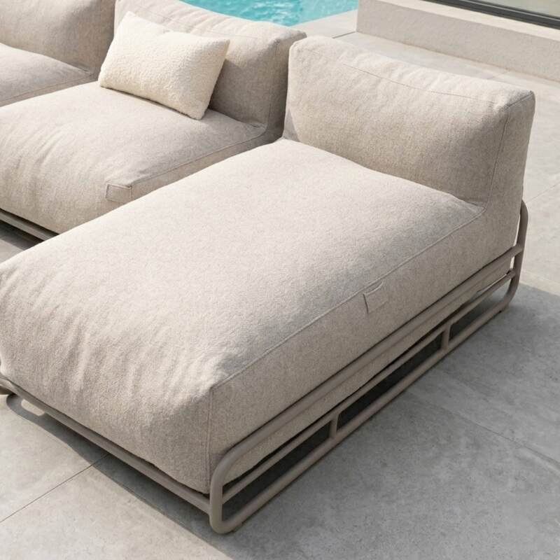 Modulare Gartenmöbel für 4 Personen mit Gestell, bestehend aus 2 Chaiselongues, 2 Sesseln und Couchtisch (4/7)