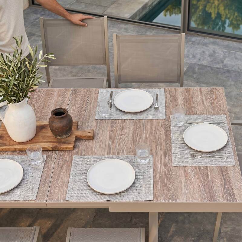 Gartentisch aus Aluminium und Keramik mit Holzoptik, 201 x 100 cm, und 10 Stühle aus Textilene stapelbar (3/7)