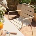 Gartentisch im Bistro-Stil, quadratisch, neigbar, aus Metall mit Einbaufuß, 70x70 cm, und 2 Stühle mit Armlehnen