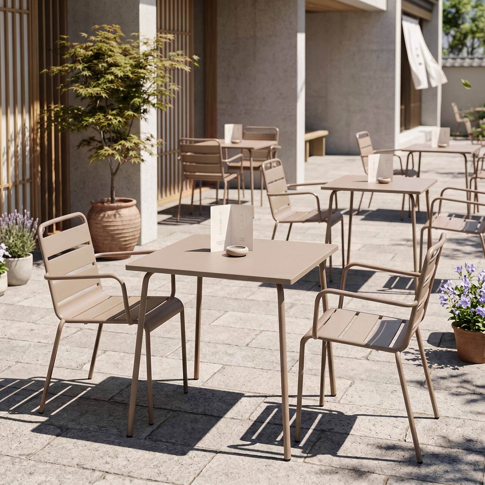 Gartentisch im Bistro-Stil, quadratisch, aus Metall, 70x70 cm, und 2 Stühle mit Armlehnen