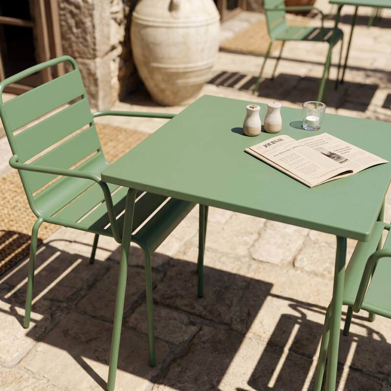 Gartentisch im Bistro-Stil, quadratisch, aus Metall, 70x70 cm, und 2 Stühle mit Armlehnen (4/7)
