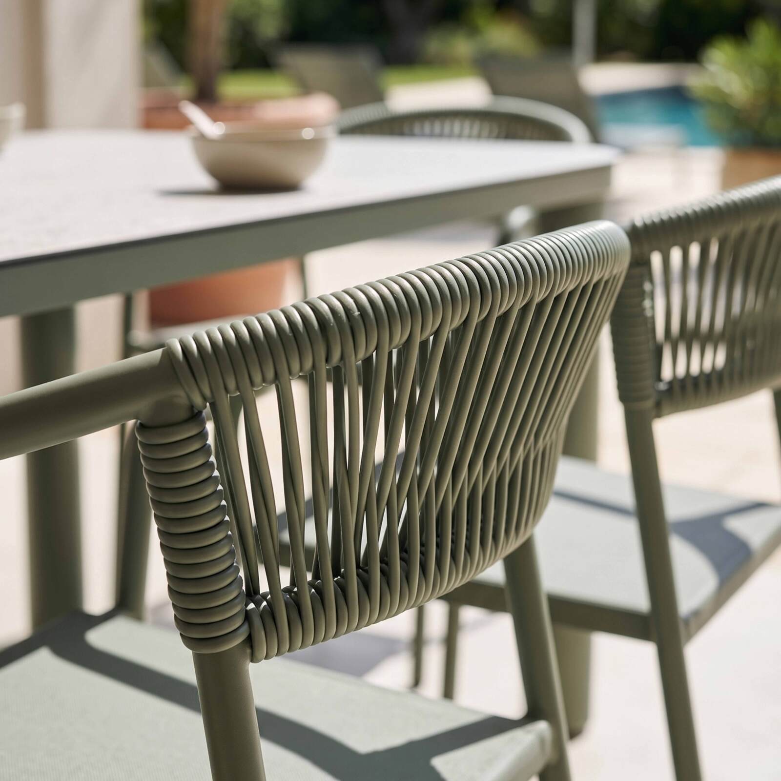 Gartentisch Aluminiumgestell, 8 Personen, 213x90 cm, und 8 Stühle aus Textilene