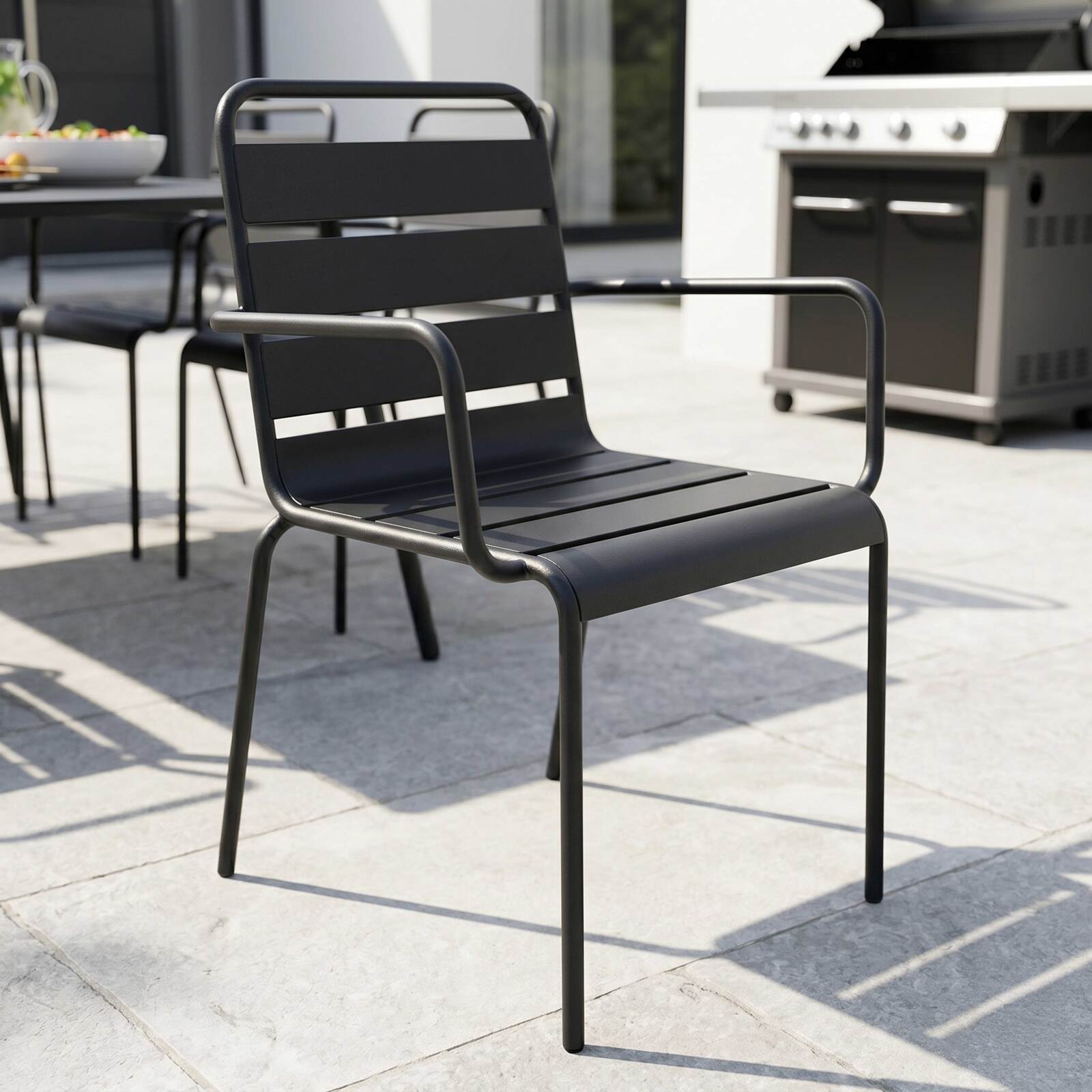 Gartentisch aus Metall, 180x90 cm, und 8 Stühle mit Armlehnen