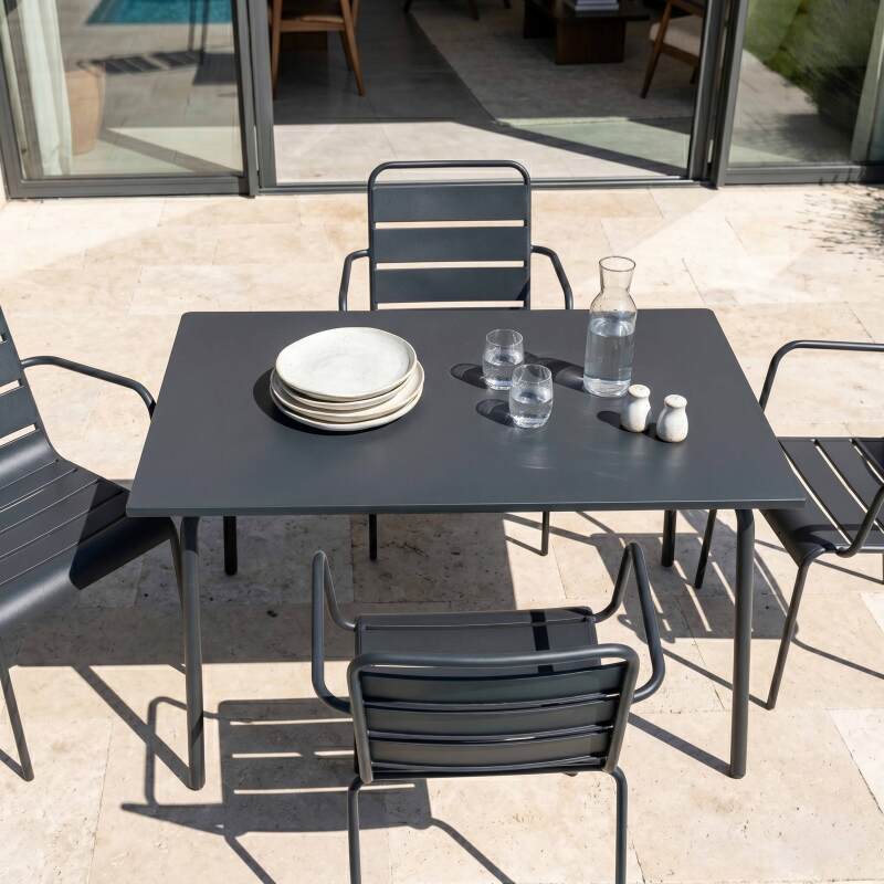 Gartentisch aus Metall, 120x70 cm, und 4 Stühle mit Armlehnen (2/7)