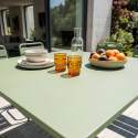 Quadratischer Gartentisch aus Metall, 120x120 cm, und 8 Stühle mit Armlehnen