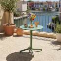 Gartentisch im Bistro-Stil, rund, neigbar, aus Metall mit Einbaufuß, 70x70 cm, und 2 Stühle mit Armlehnen