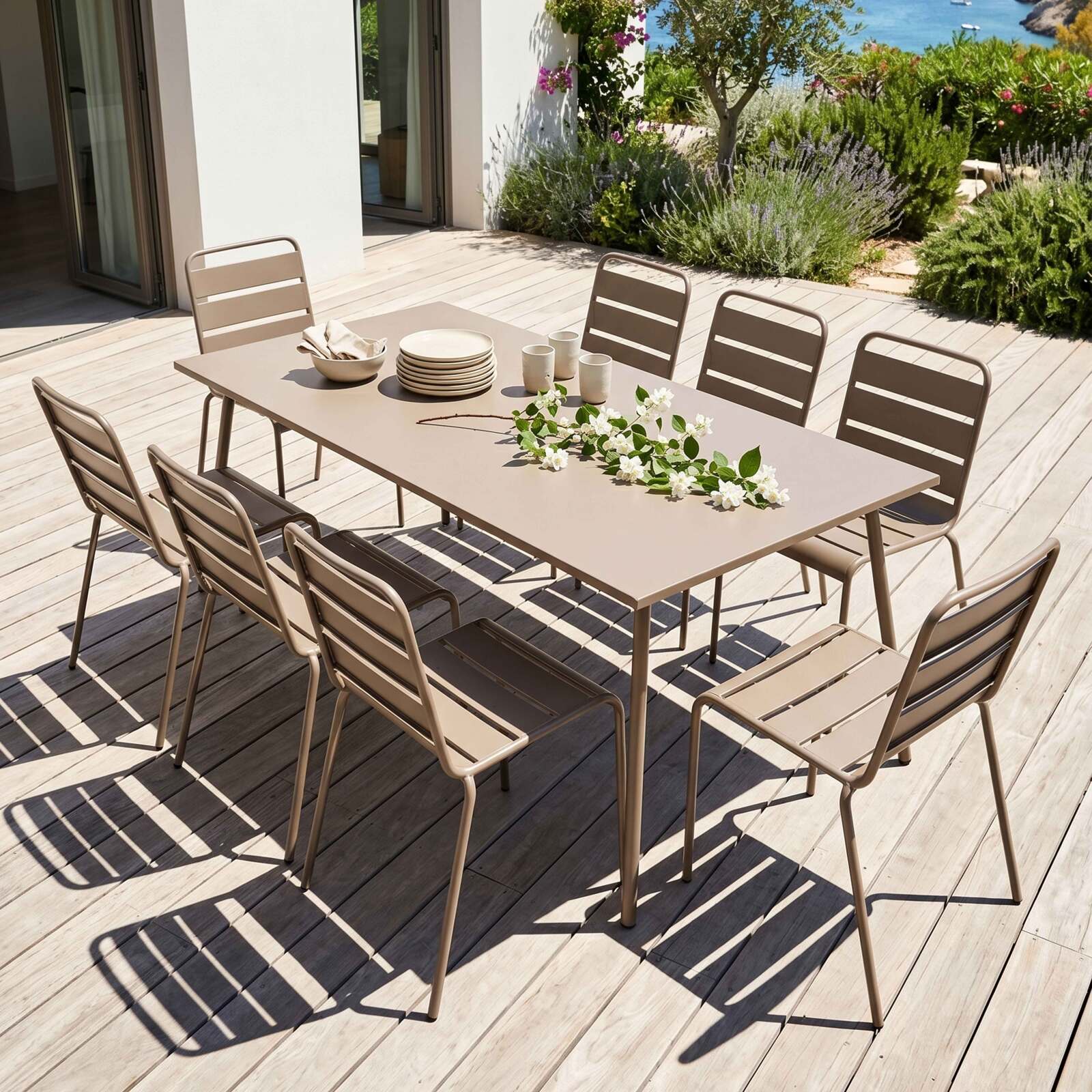 Rechteckiger Gartentisch 180 x 90 cm und 8 Metallstühle 