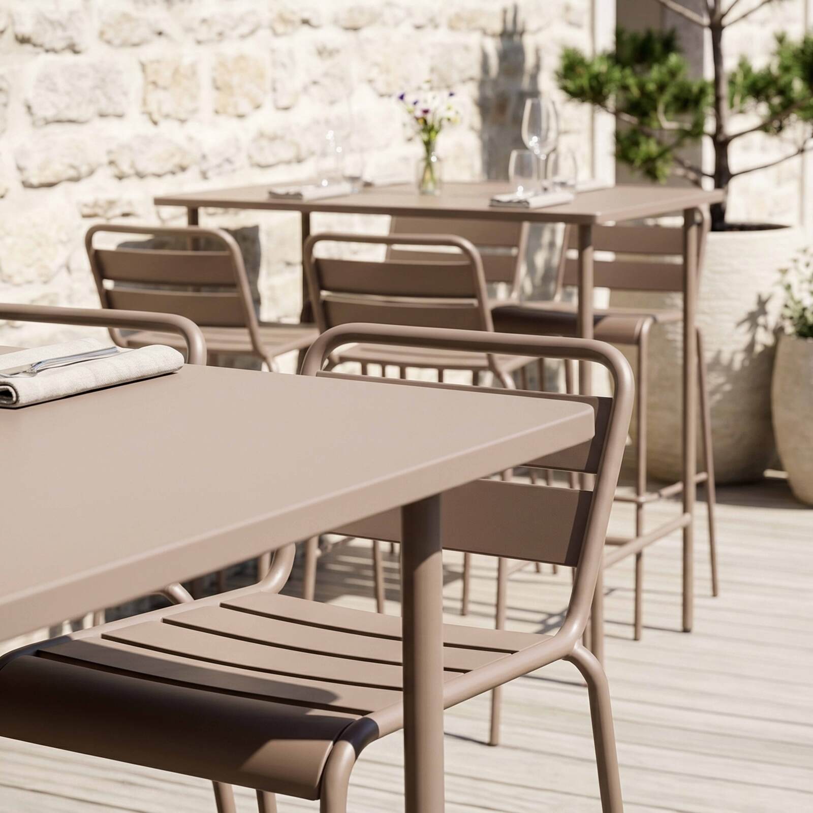Garten-Hochtisch aus Metall, 120x60 cm, und 4 Hochstühle