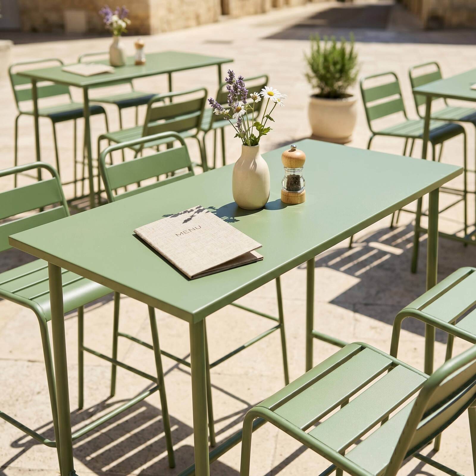 Garten-Hochtisch aus Metall, 120x60 cm, und 4 Hochstühle