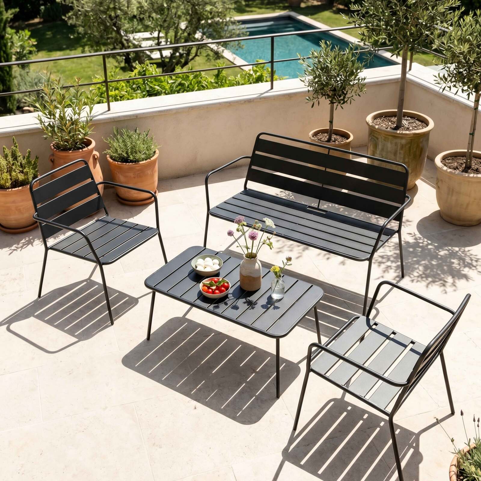 Gartensessel niedrig aus Metall