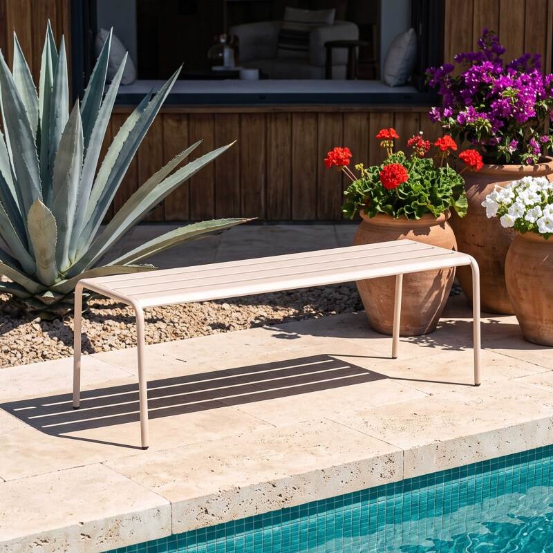 Gartenbank aus thermolackiertem Stahl