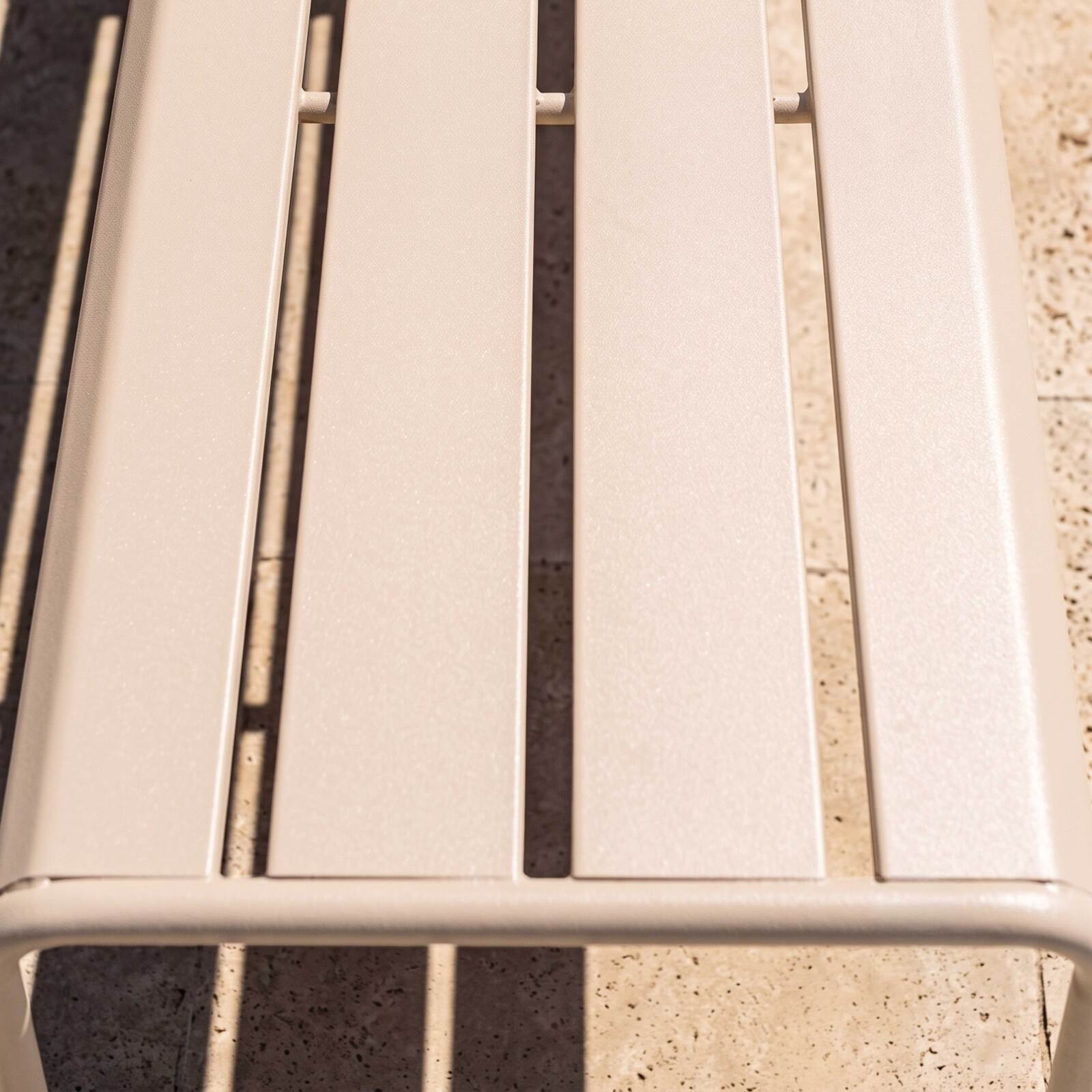 Gartenbank aus thermolackiertem Stahl