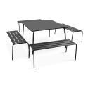 Quadratischer Gartentisch 120 x 120 cm und 4 Metallbänke 