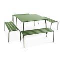 Quadratischer Gartentisch 120 x 120 cm und 4 Metallbänke 