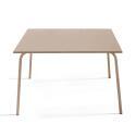 Quadratischer Gartentisch 120 x 120 cm und 4 Metallbänke 