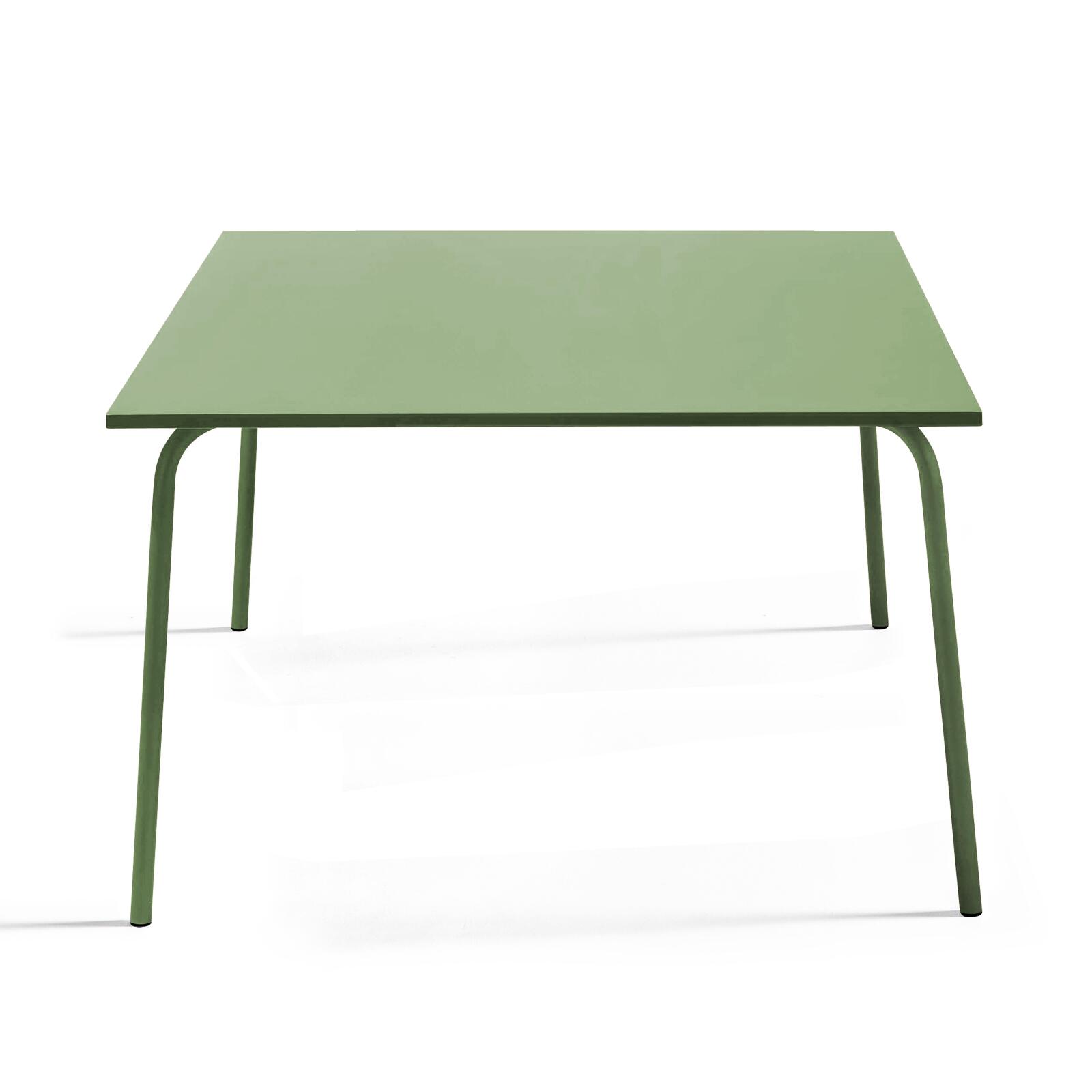 Quadratischer Gartentisch 120 x 120 cm und 4 Metallbänke 