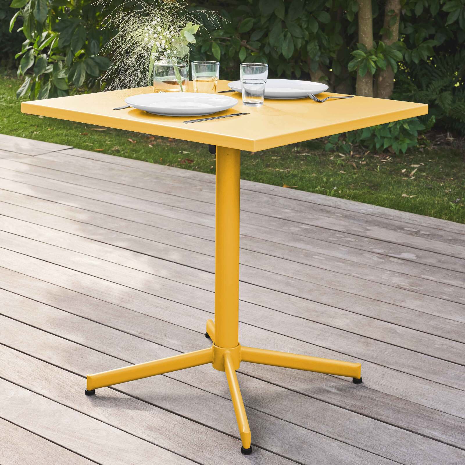 Quadratischer Bistrot-Gartentisch 70 x 70 cm klappbar und 4 Stühle mit Armlehnen aus Metall 