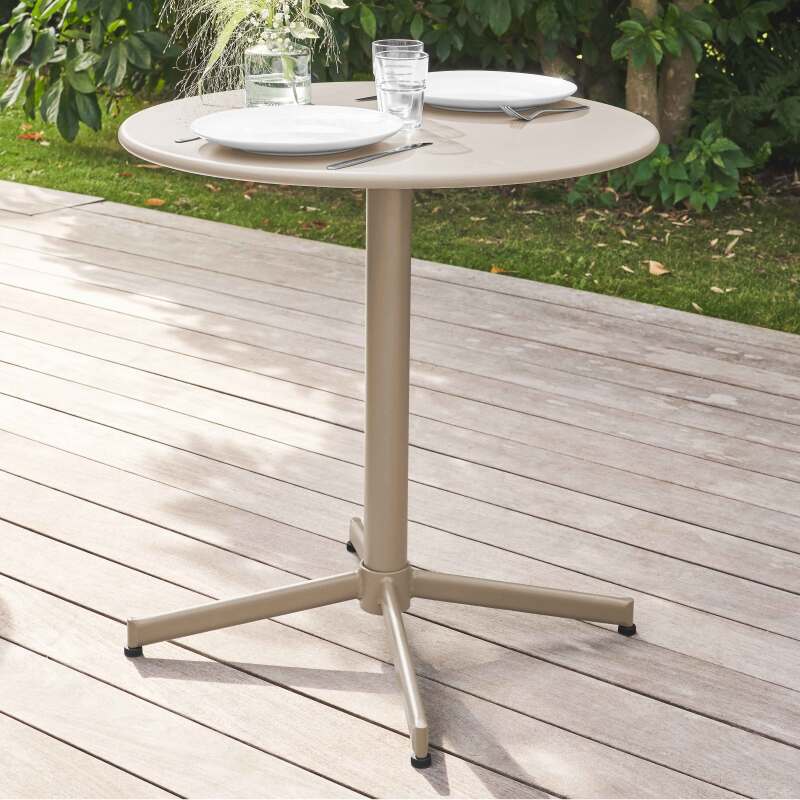 Klappbarer Bistrot-Gartentisch ⌀70 x 72 cm und 4 Stühle mit Armlehnen aus Metall  (3/7)