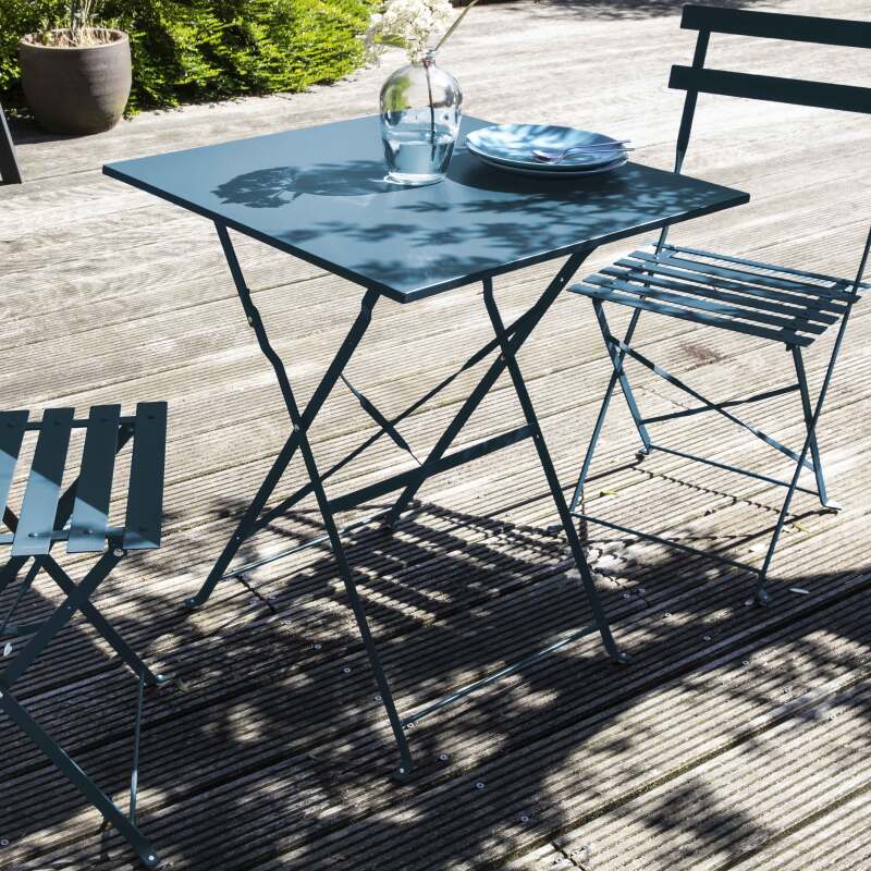Quadratischer Gartentisch aus Metall 60 cm + 2 Klappstühle Oviala
