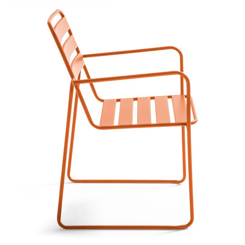 Stapelbarer Gartenstuhl aus Metall (2/5)