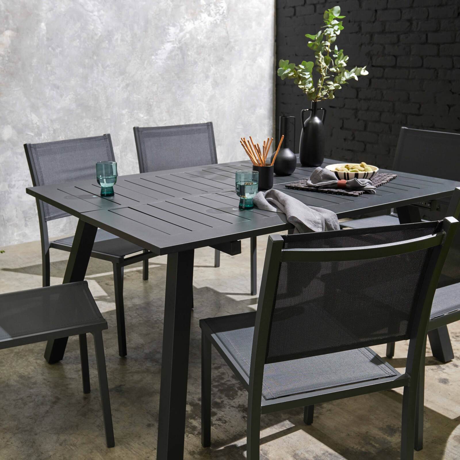 Erweiterbarer quadratischer Gartentisch (100/145 x 74 cm) aus Aluminium  Erweiterbarer quadratischer Gartentisch (100/145 x 74 cm) aus Aluminium