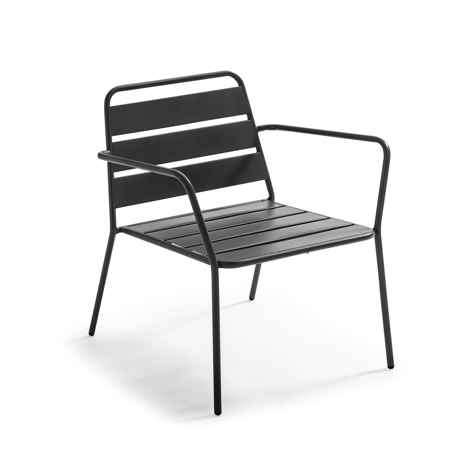 Gartenlounge-Set aus Metall für 4 Personen, bestehend aus 1 Couchtisch, 2 Sesseln und 1 Sofa Gartenlounge-Set aus Metall für 4 Personen, bestehend aus 1 Couchtisch, 2 Sesseln und 1 Sofa