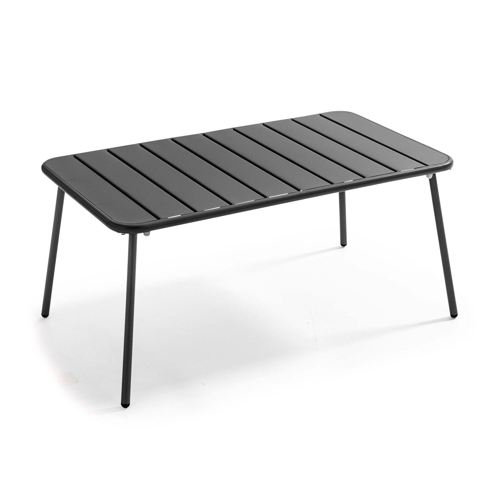 Gartenlounge-Set aus Metall für 4 Personen, bestehend aus 1 Couchtisch, 2 Sesseln und 1 Sofa Gartenlounge-Set aus Metall für 4 Personen, bestehend aus 1 Couchtisch, 2 Sesseln und 1 Sofa