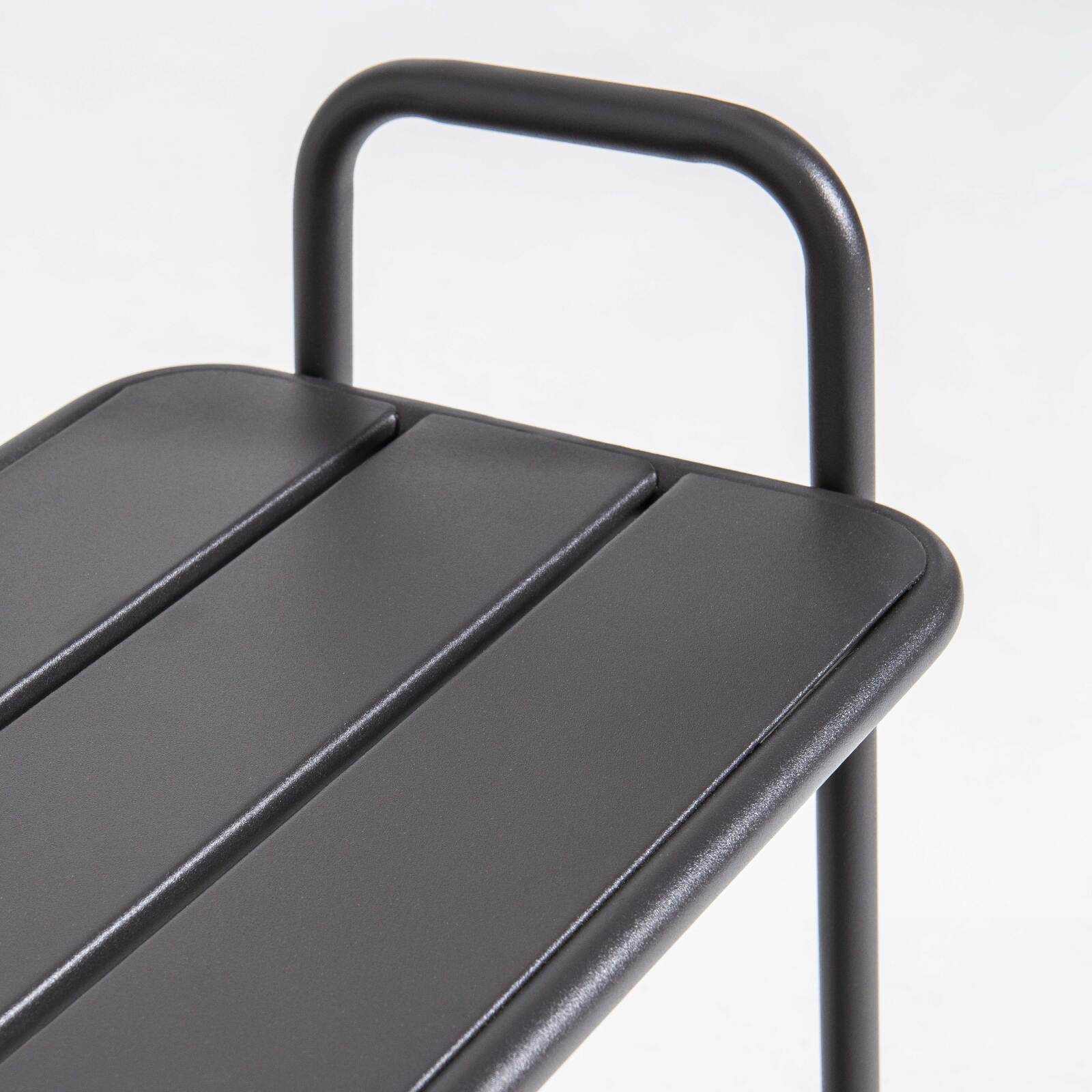 Gartenetagere aus thermolackiertem Stahl