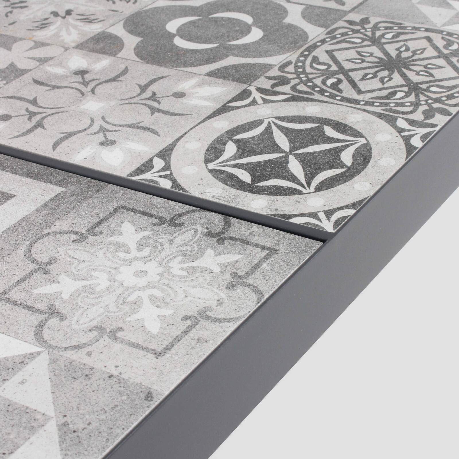 Rechteckiger Gartentisch aus Keramik mit Karomuster, 182 x 121 cm + 10 Stühle 