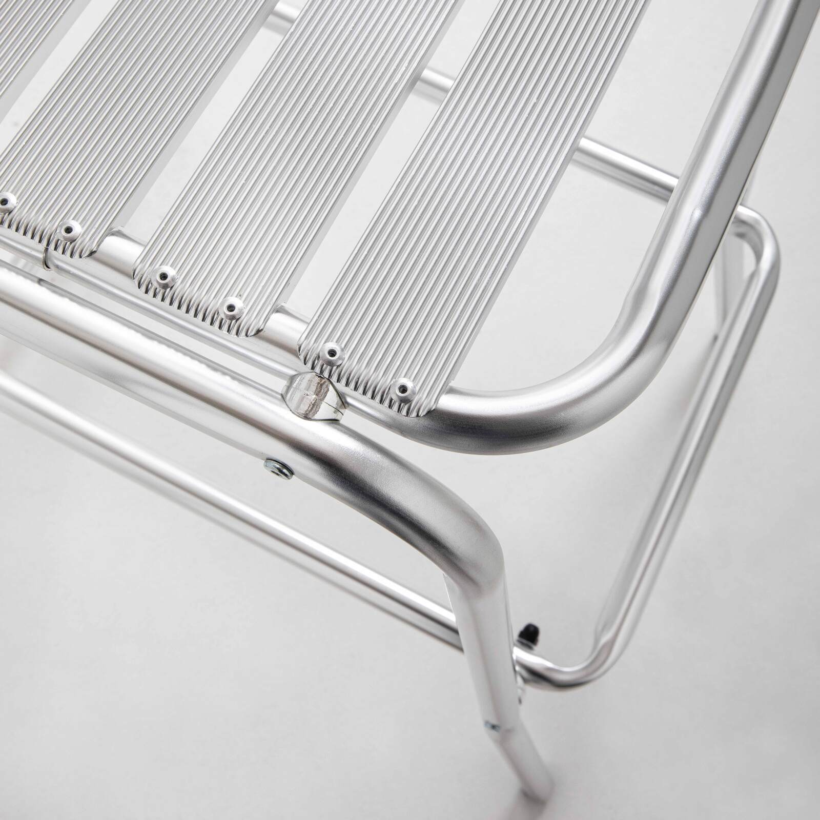 Set von 4 Aluminium-Barhockern Set von 4 Aluminium-Barhockern