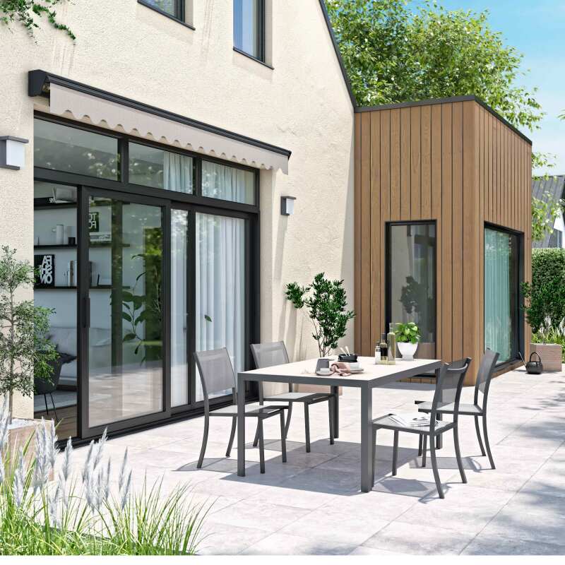 Motorisierter Markisenbanner mit halbintegriertem 3 x 4 m Kofferraum 