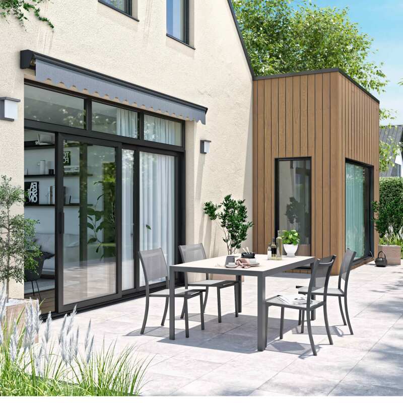 Motorisierter Markisenbanner mit halbintegriertem 3 x 4 m Kofferraum 