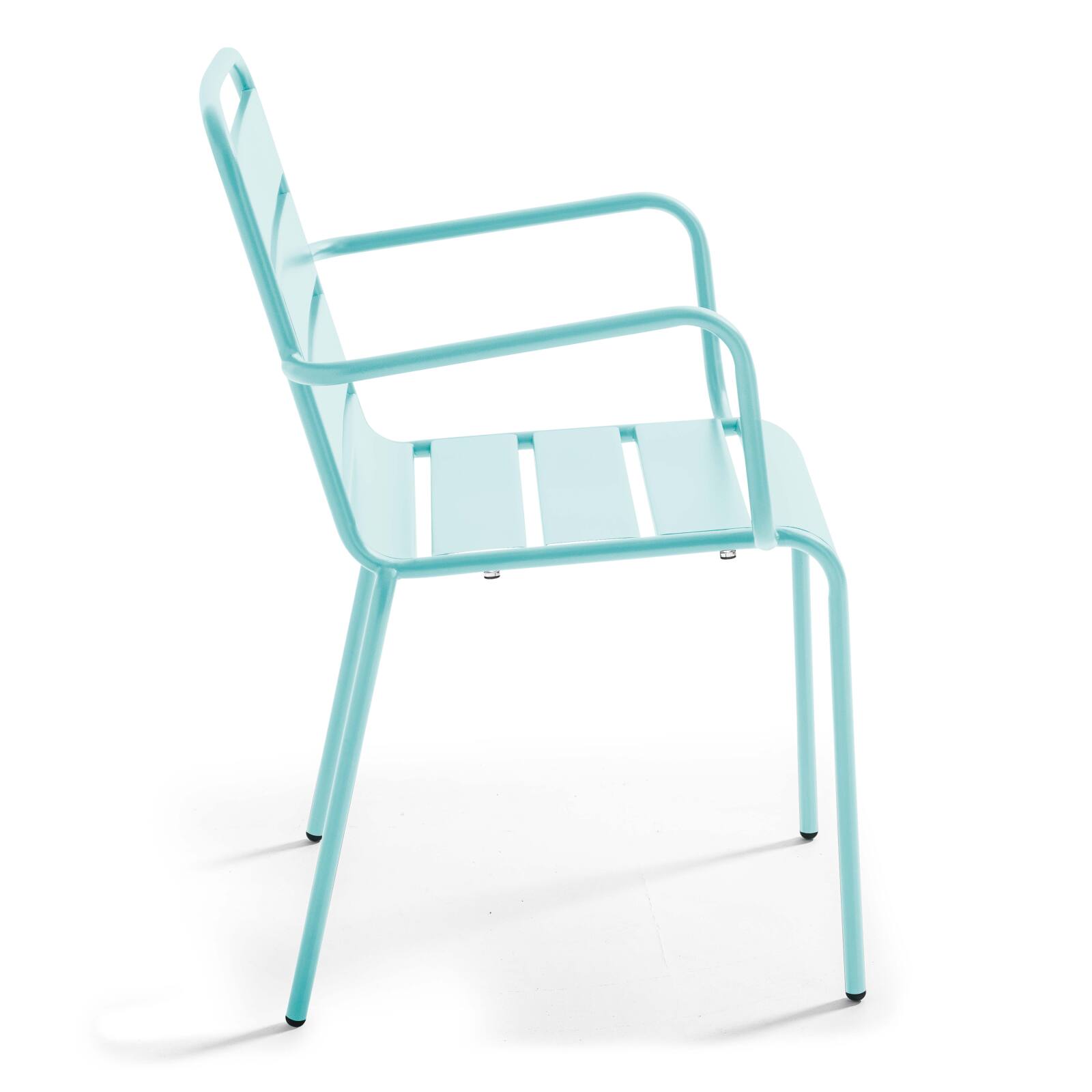 Metallstuhl mit Armlehnen im industriellen Stil 