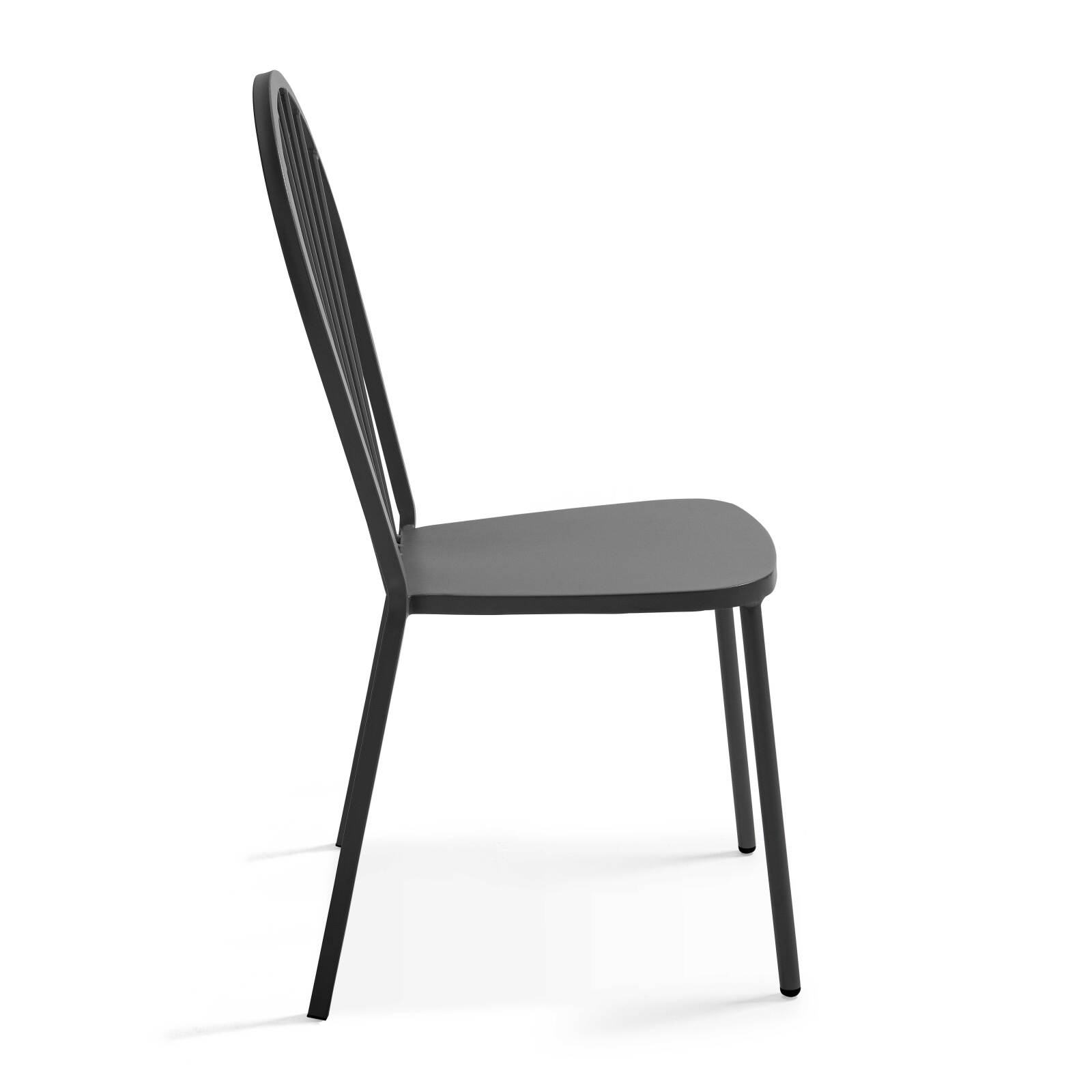 Durchbrochener Metallstuhl