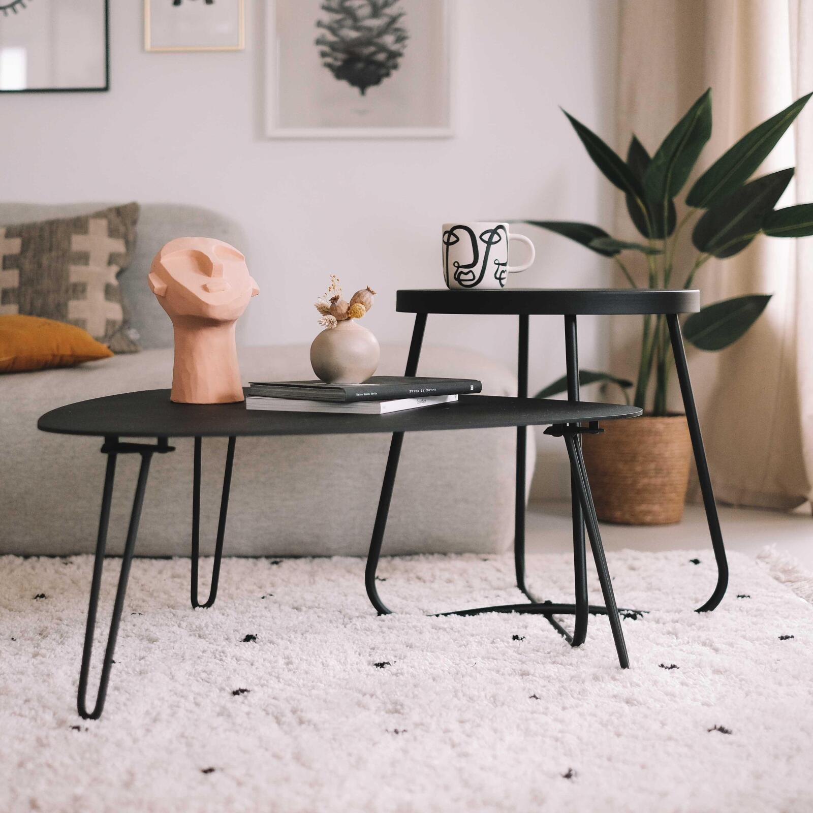 Dreieckiger Metall-Couchtisch Dreieckiger Metall-Couchtisch