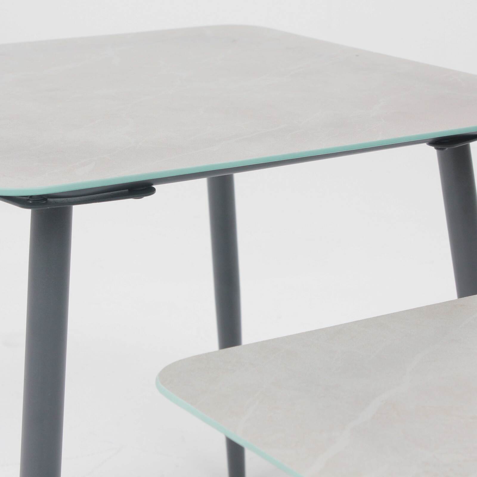 Quadratische ineinanderpassende Garten Beistelltische Quadratische ineinanderpassende Garten Beistelltische