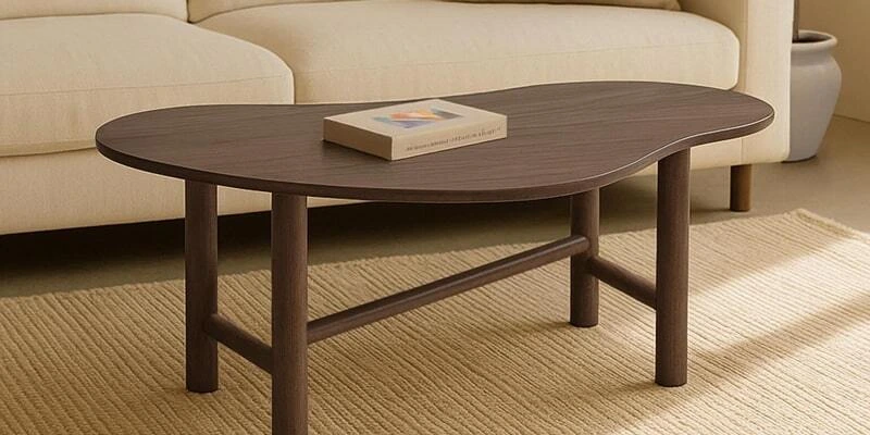 Designer-Couchtisch mit organischer Platte